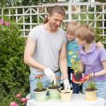 Kinder im Gemeinschaftsgarten: Angebote, Erfahrungen und Tipps für familienfreundliche Gartenprojekte