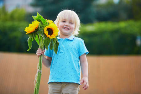 Jahreszeiten erleben: Saisonale Gartenspiele und Lernaktivitäten mit Kindern