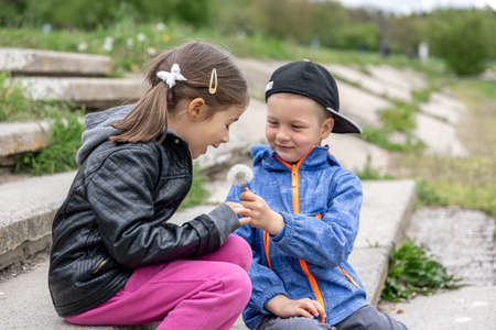 Wasser, Boden, Luft: Naturwissenschaftliche Experimente im Kinder-Gartenprojekt