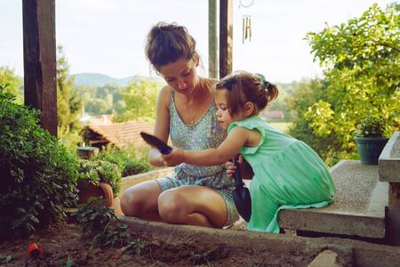 Hanggärten für Familien: Spiel- und Erlebnisbereiche kindersicher gestalten