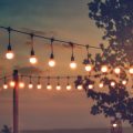 Stimmungsvolle Gartenpartys mit solarbetriebener Beleuchtung organisieren