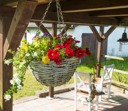 Balkondekoration im Landhausstil: DIY-Projekte für rustikales Flair